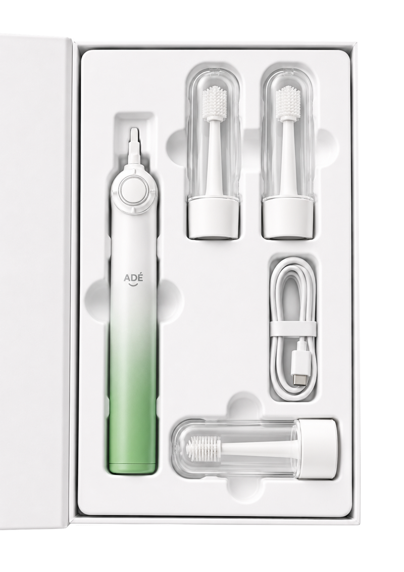 What's in the box — Adé 360 brush, two heads, charging base and cable