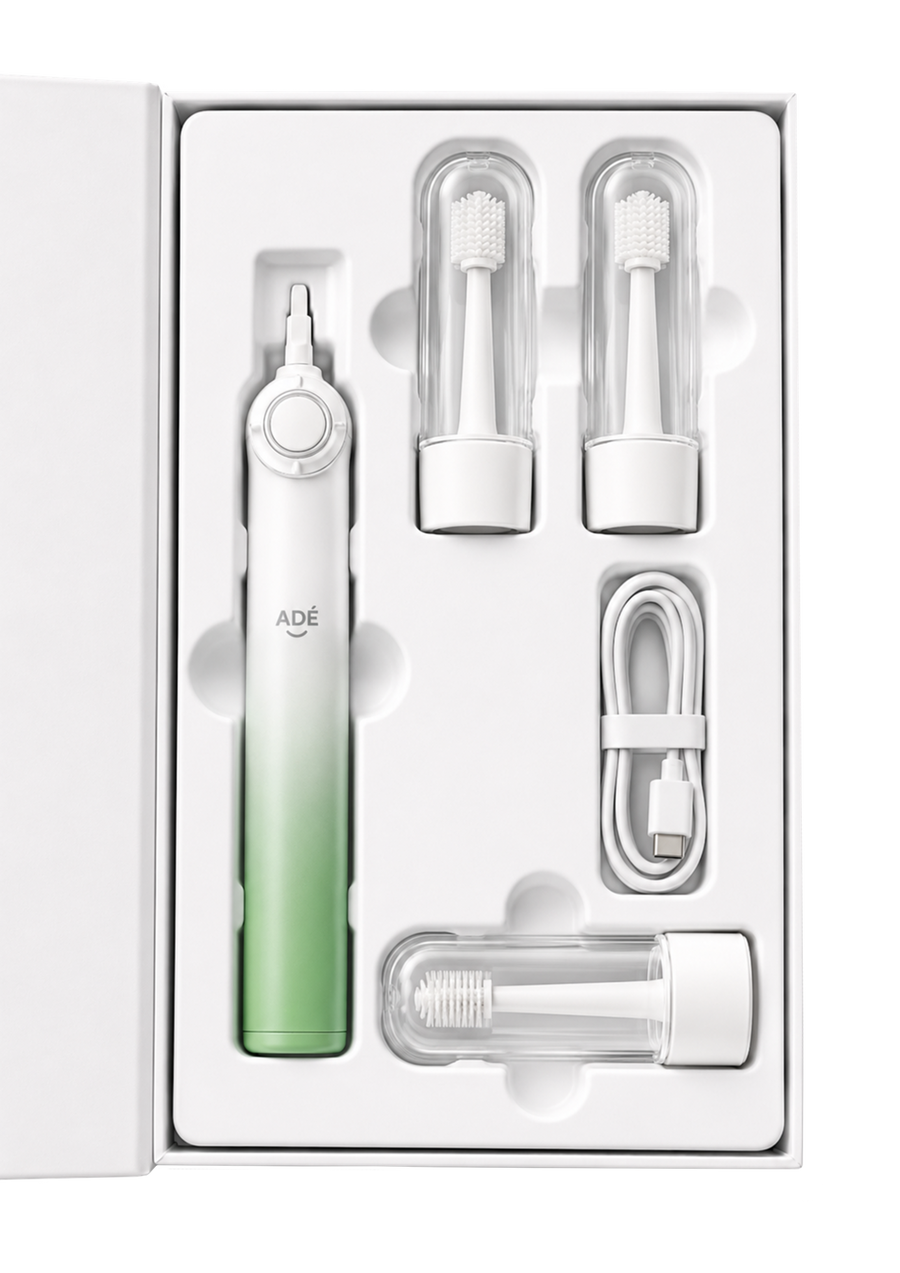 What's in the box — Adé 360 brush, two heads, charging base and cable