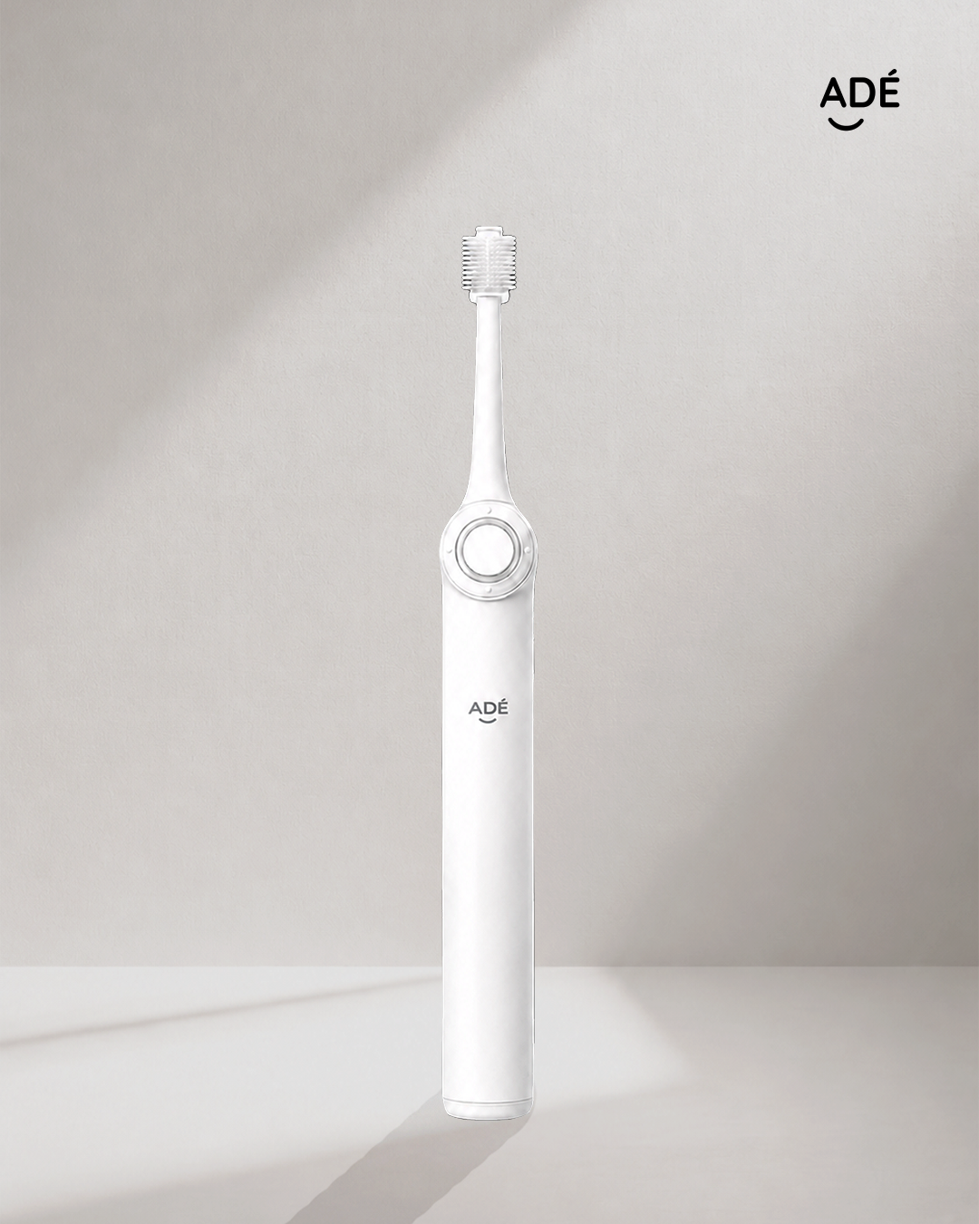 Adé 360 in White